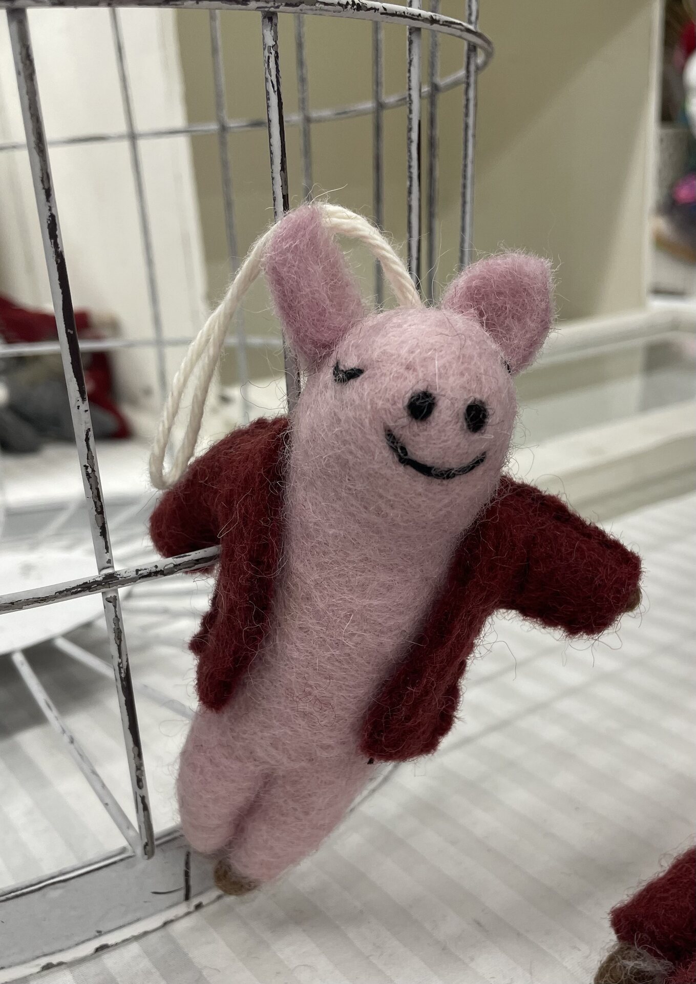 Huovutetut eläinystävät Possu pikkutakissa