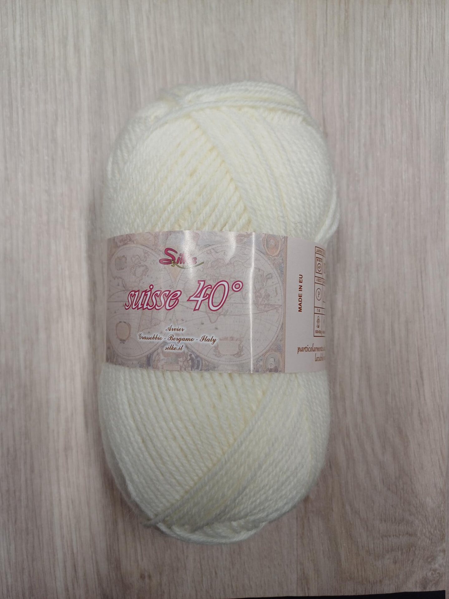 Suisse 40 800 luonnonvalkoinen