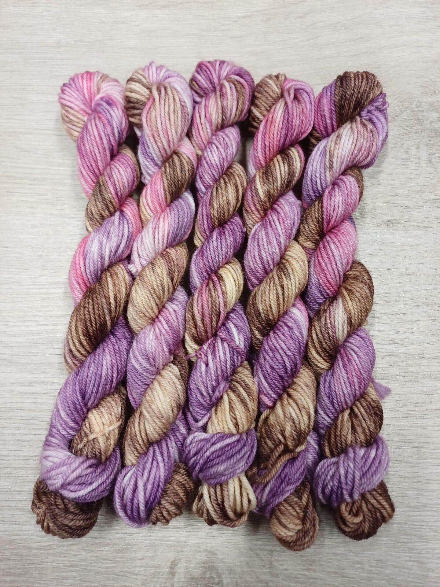 Hip Hei DK Merinosukka mini Viinimarjafudge