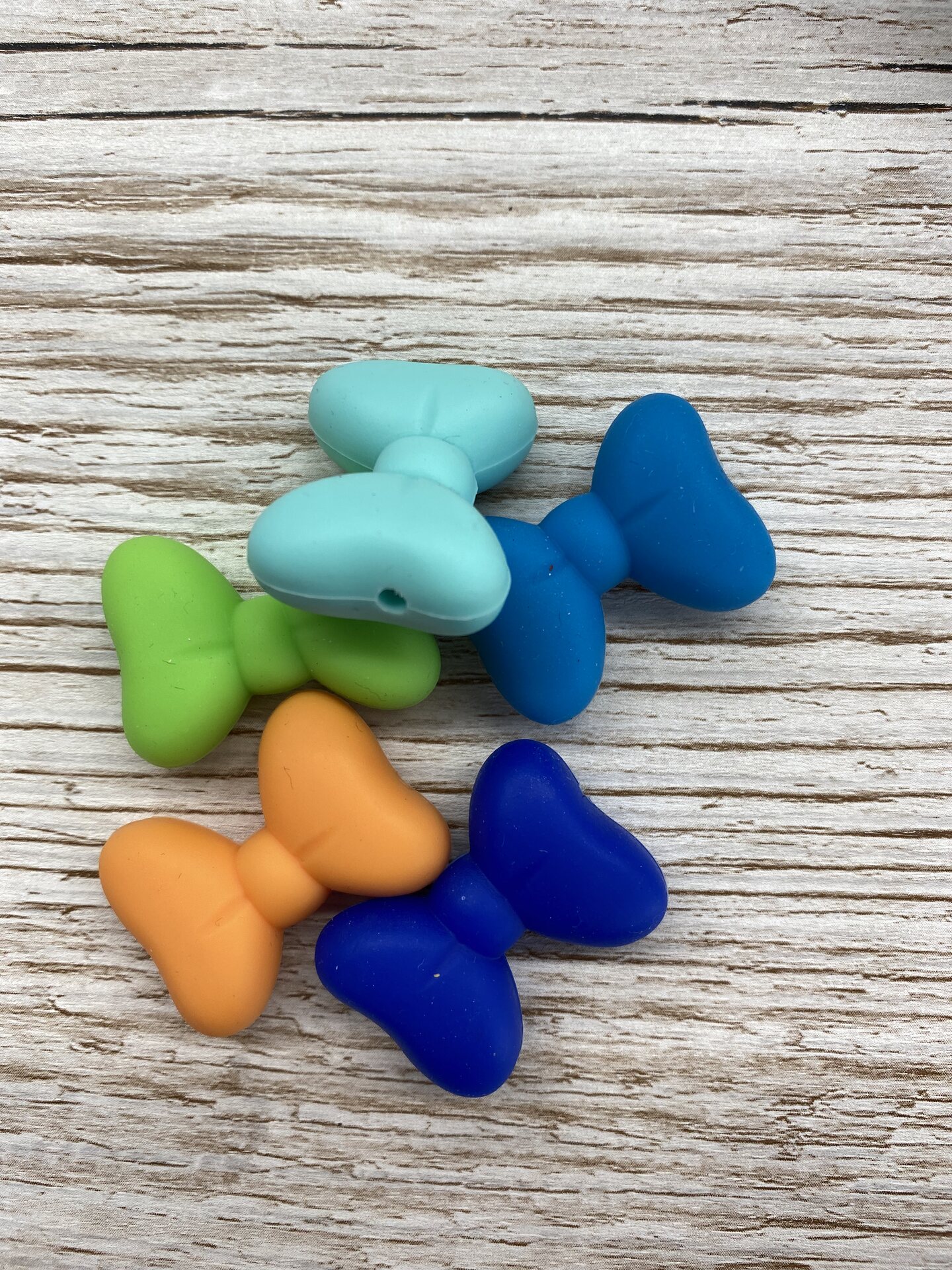 Opry Silikoniset tuttinauhatarvikkeet Helmi kirjava rusetti 5kpl/ pss