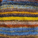 Urth Yarns Uneek Fingering 3015 keltaisen, sinisen ja ruskean sävyt
