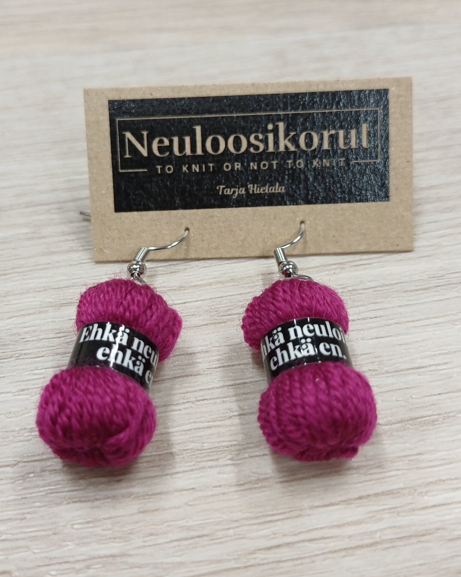 Lankakeräkorvikset Ehkä neuloin, ehkä en - fuksia