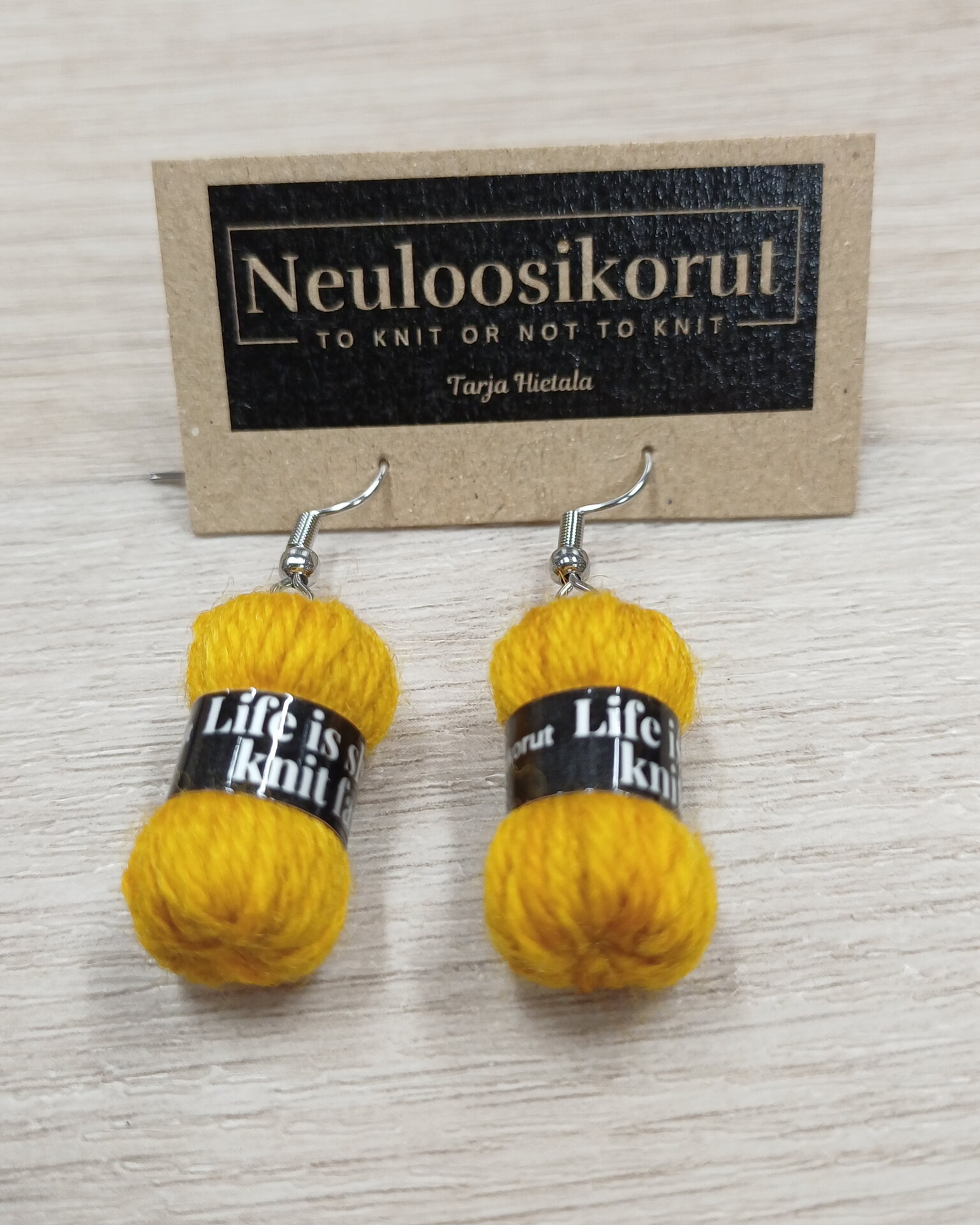 Lankakeräkorvikset Life is short, knit fast - okra
