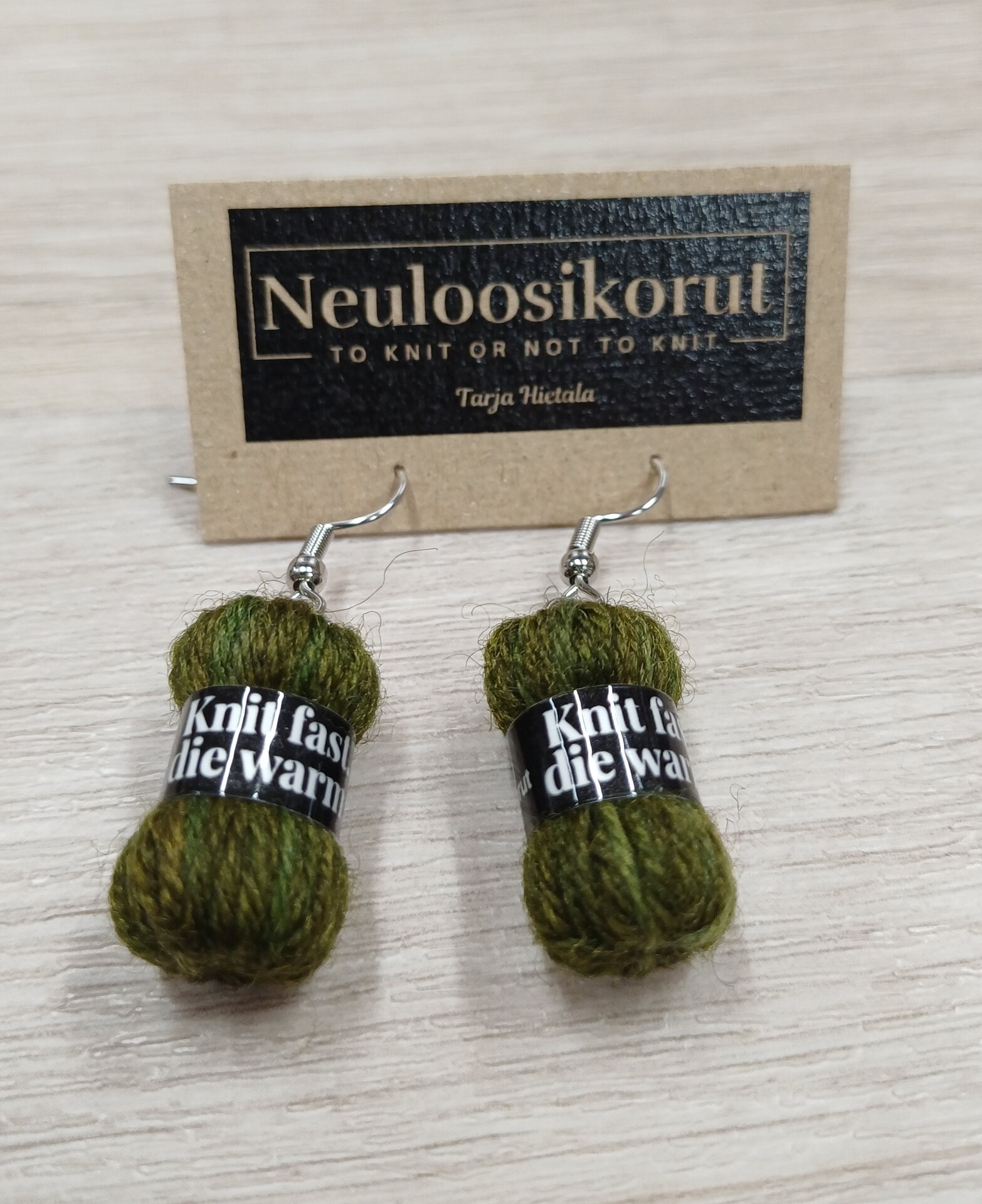 Lankakeräkorvikset Knit fast, die warm - sammaleen vihreä