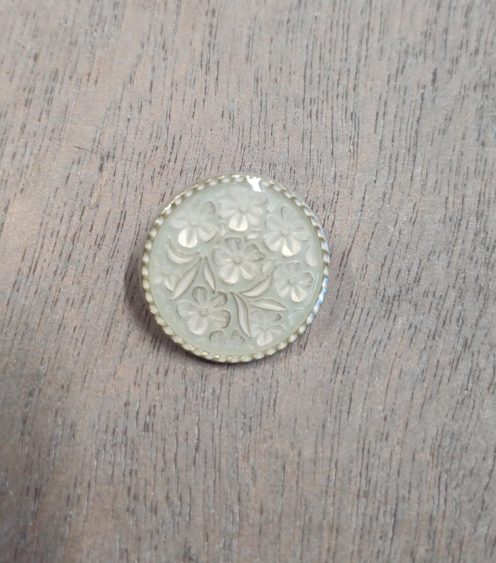 Prym Superkauniit kukkanapit, 23 mm Vaalea