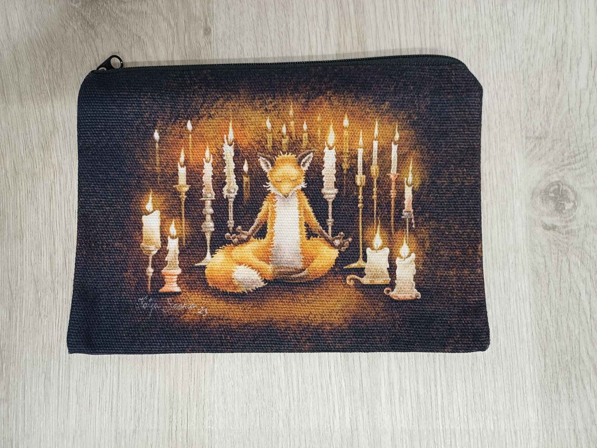 Katja Saario Kettu-pussukat 430 Kynttiläjooga (pieni)