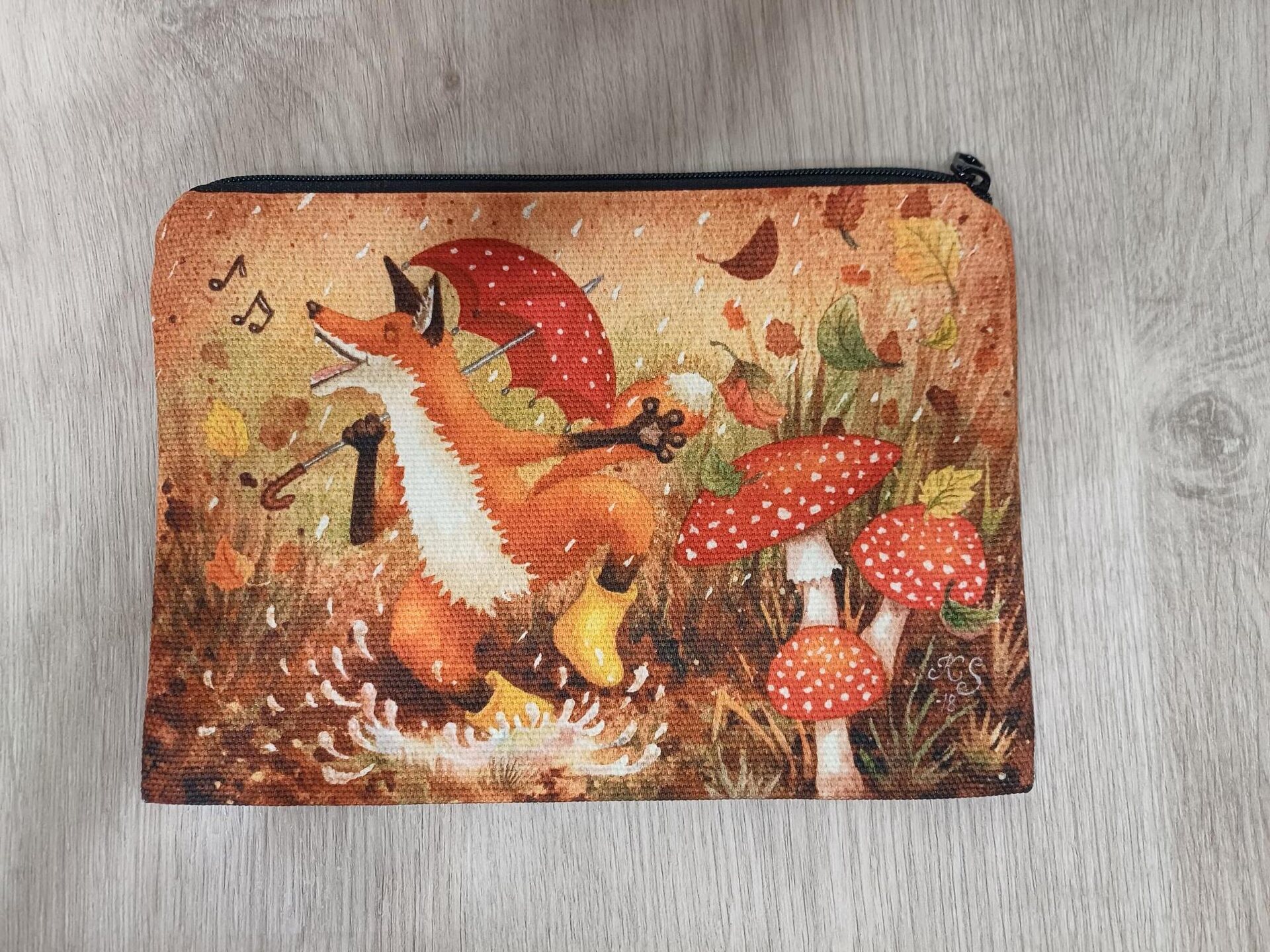 Katja Saario Kettu-pussukat 322 Singing in the rain (pieni)