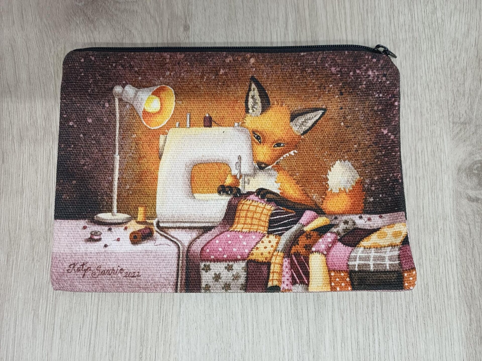 Katja Saario Kettu-pussukat 409 Ompelijakettu (XL-koko)