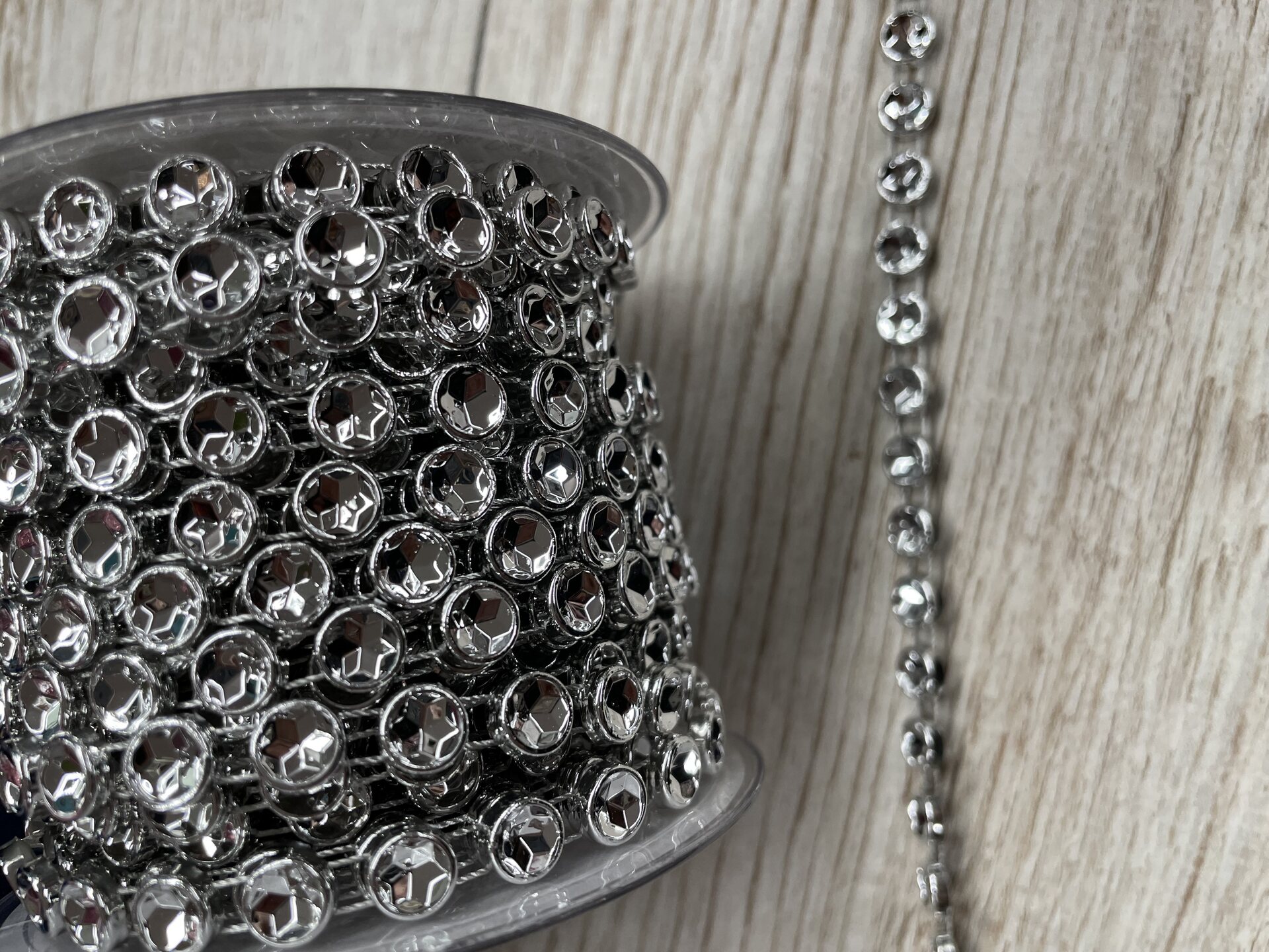 Falk Group Koristenauhat Rivitimanttijäljitelmä