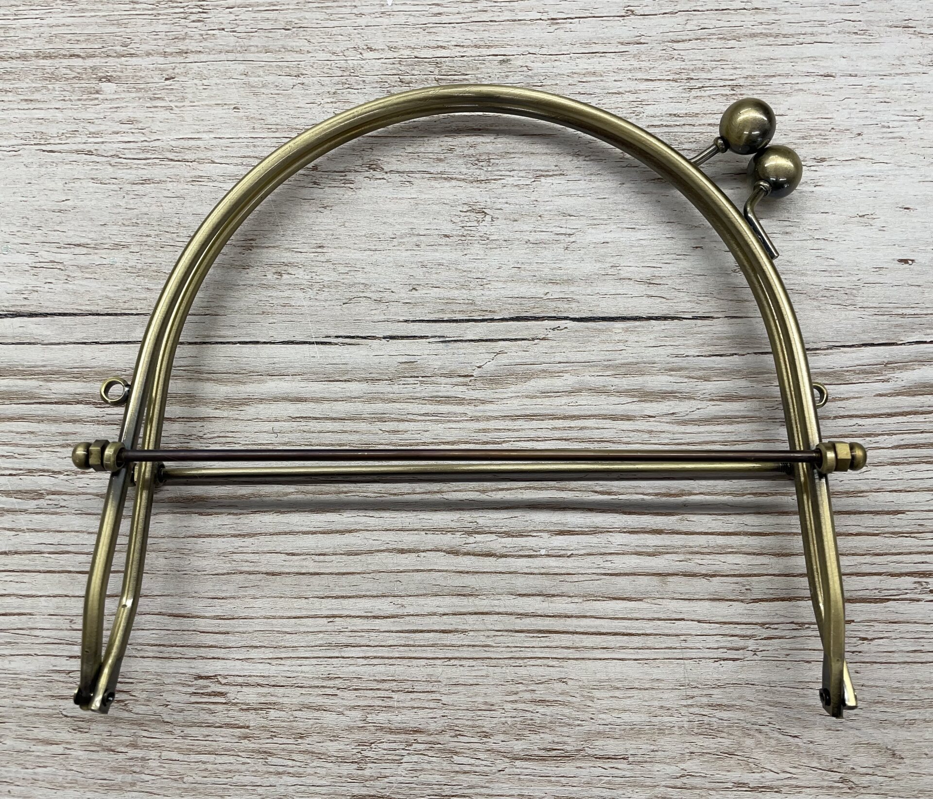 Kukkaronkehys Messinkinen ruuvattavalla kiinnityksellä