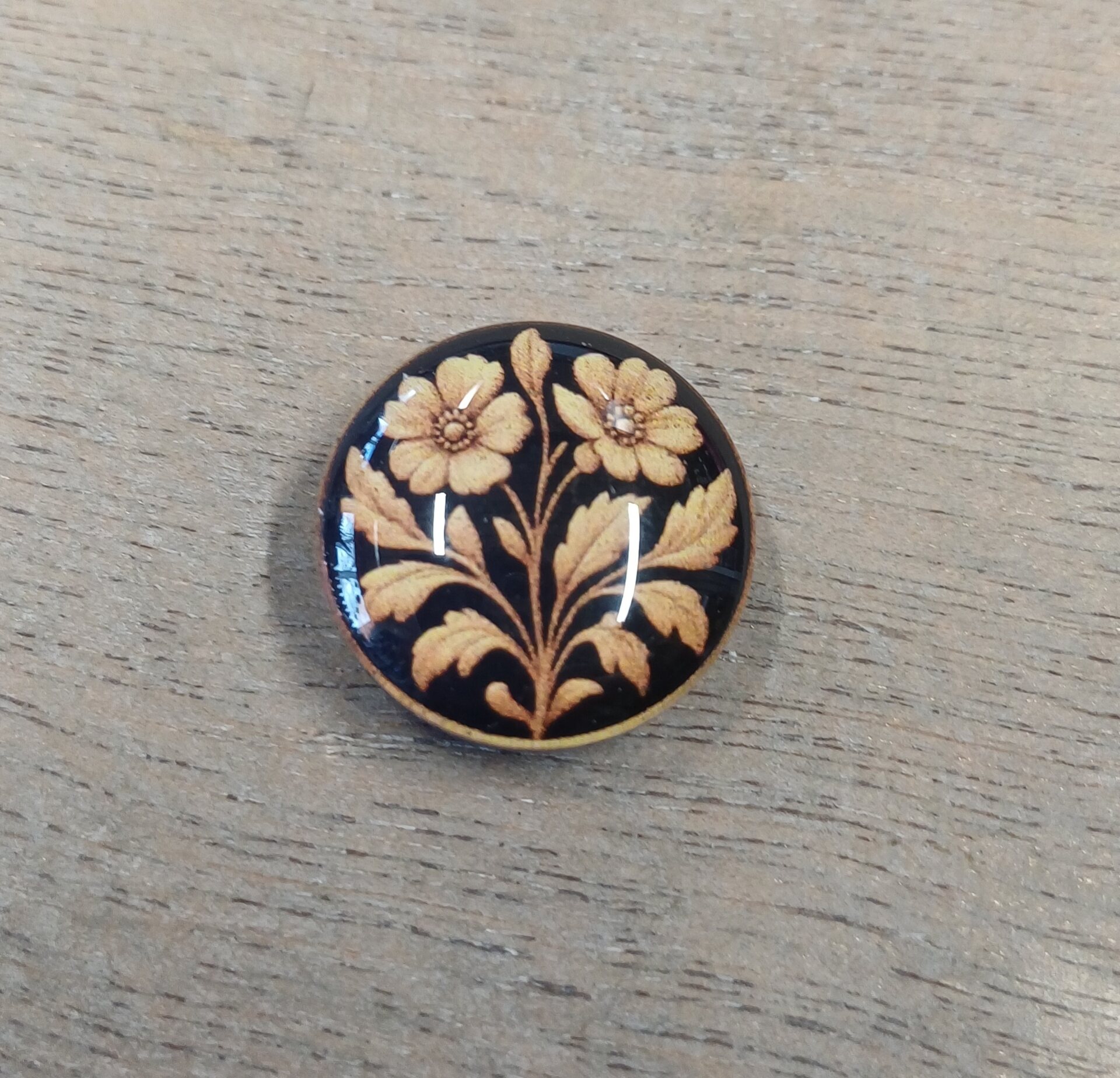 Upea kukkanappi, 22 mm Musta