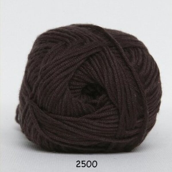 2500 tummanruskea