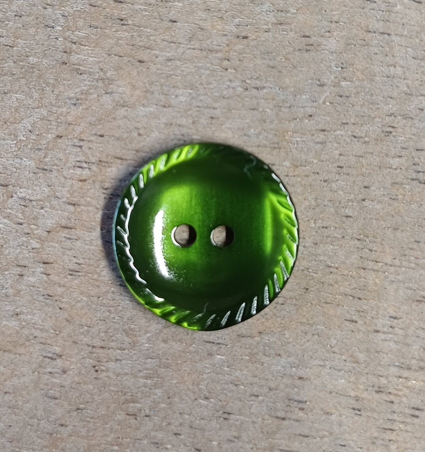 Falk Group Kiiltävät napit Smaragdin vihreä