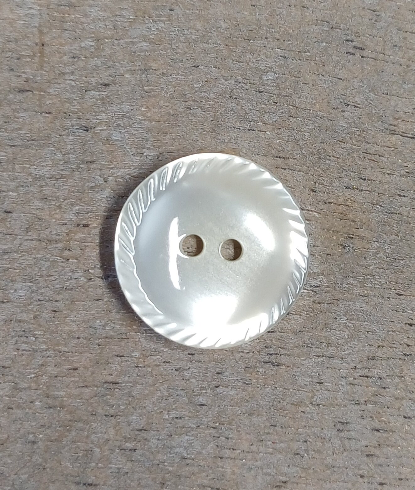 Falk Group Kiiltävät napit Shampanja (oikeasti kellertävämpi kuin kuvassa)