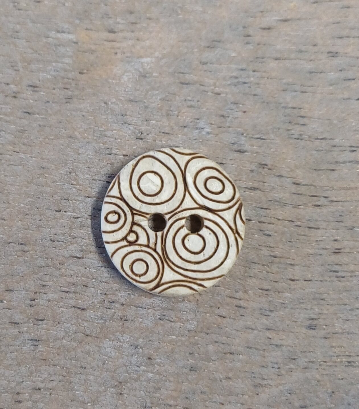 Falk Group Kiekurakuvio napit 15 mm Luonnonvalkoinen