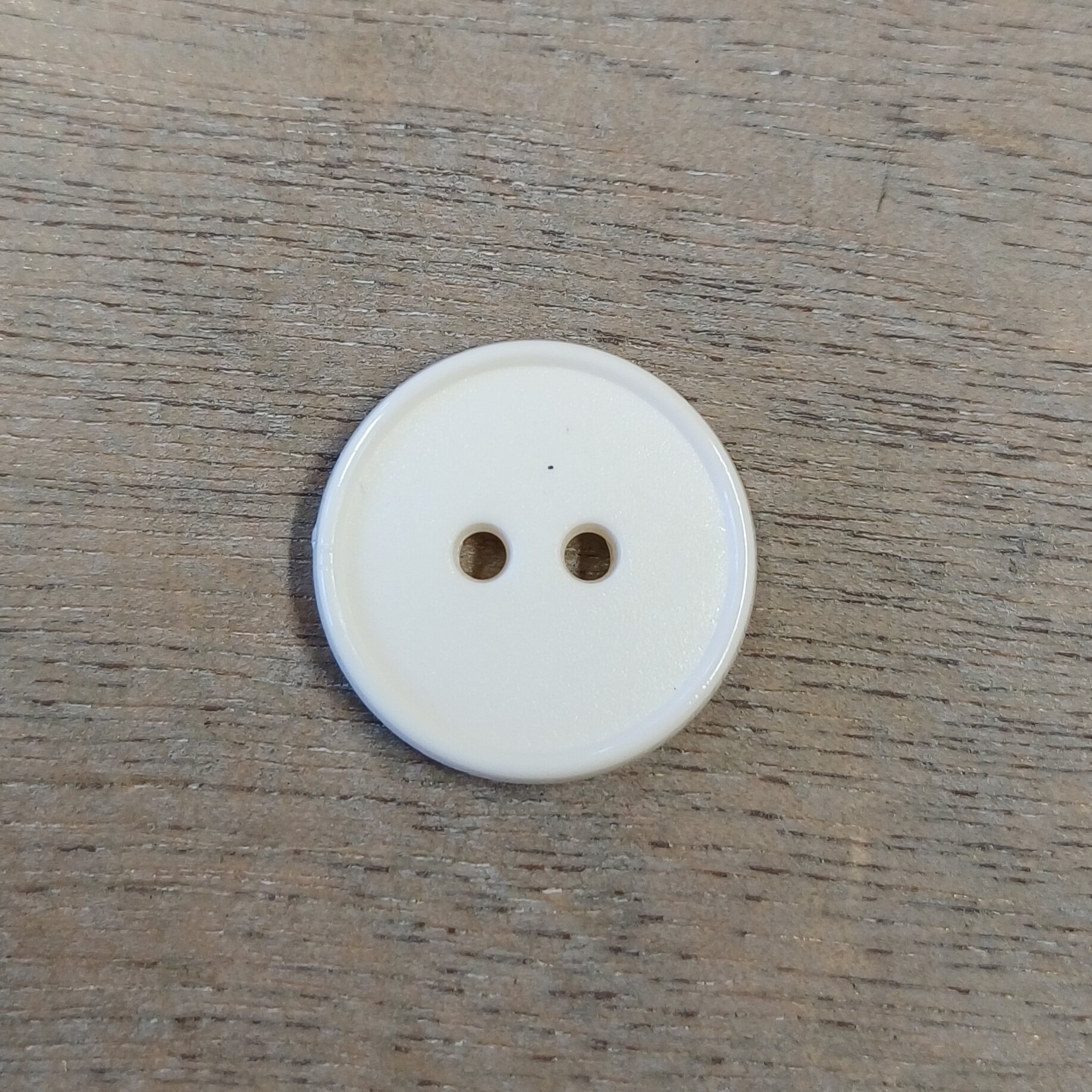 Perusnappi 2-reikäinen Luonnonvalkoinen/ kerma