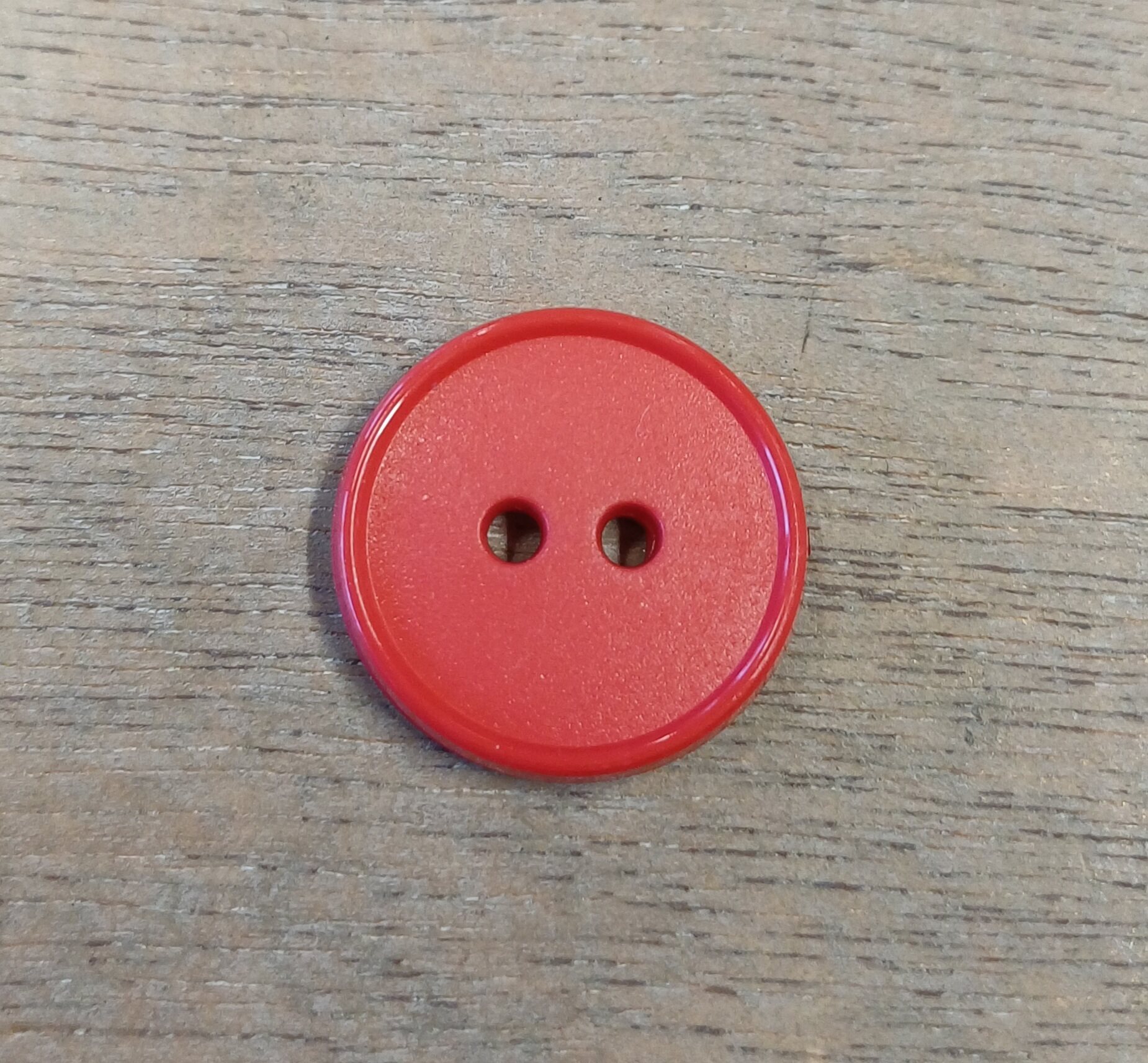 Perusnappi 2-reikäinen Red