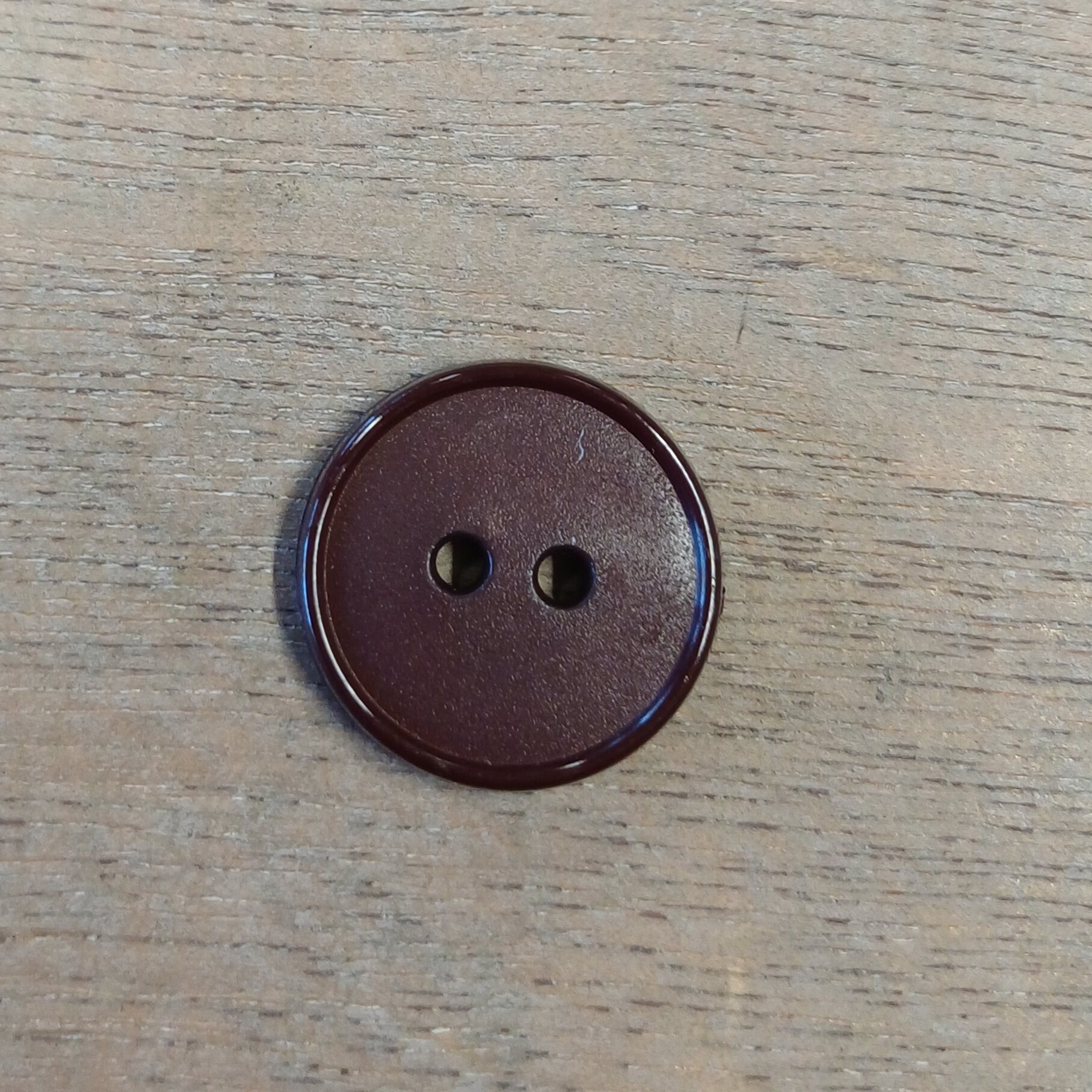Perusnappi 2-reikäinen Brown