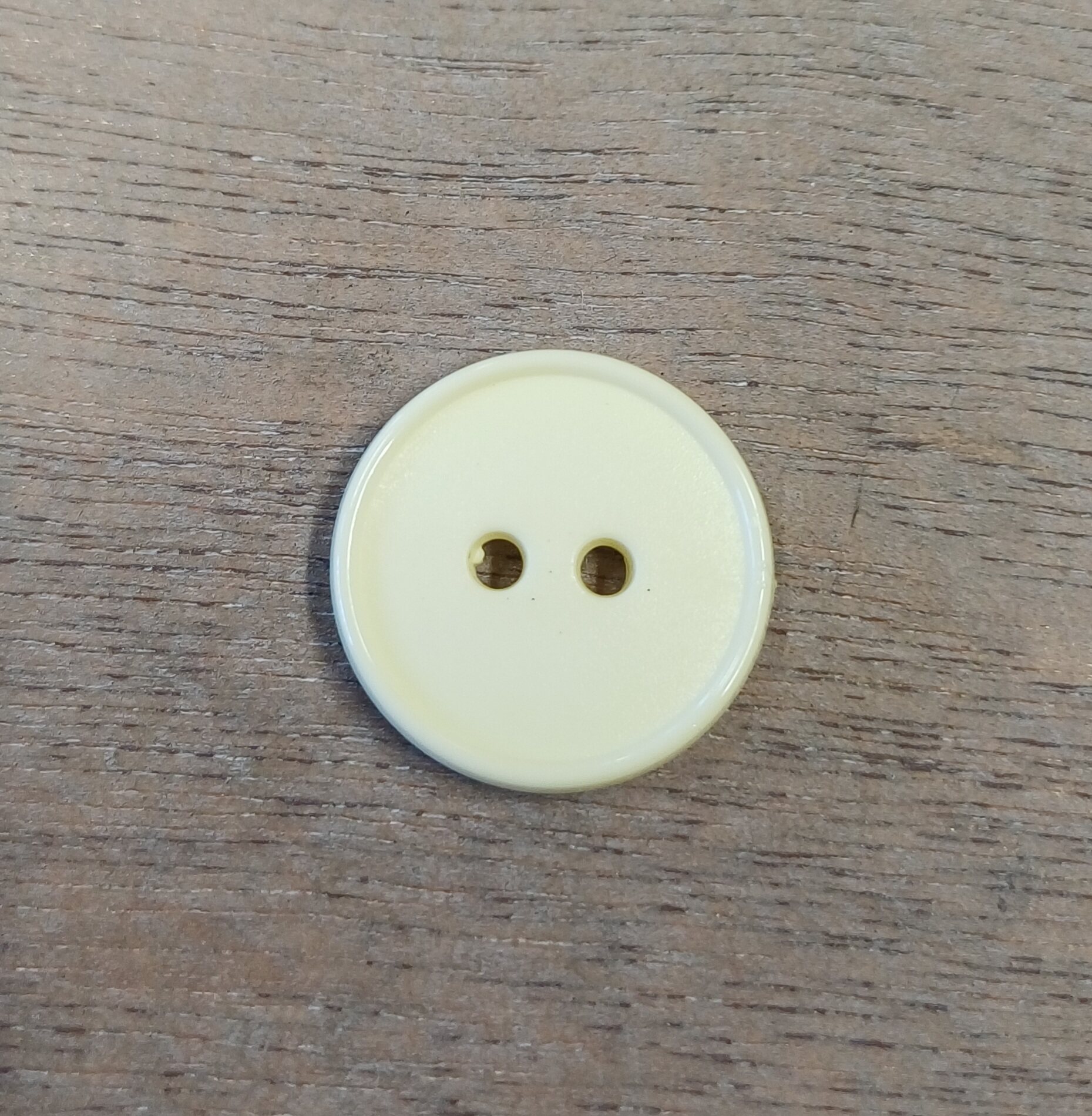 Perusnappi 2-reikäinen Vaalean keltainen