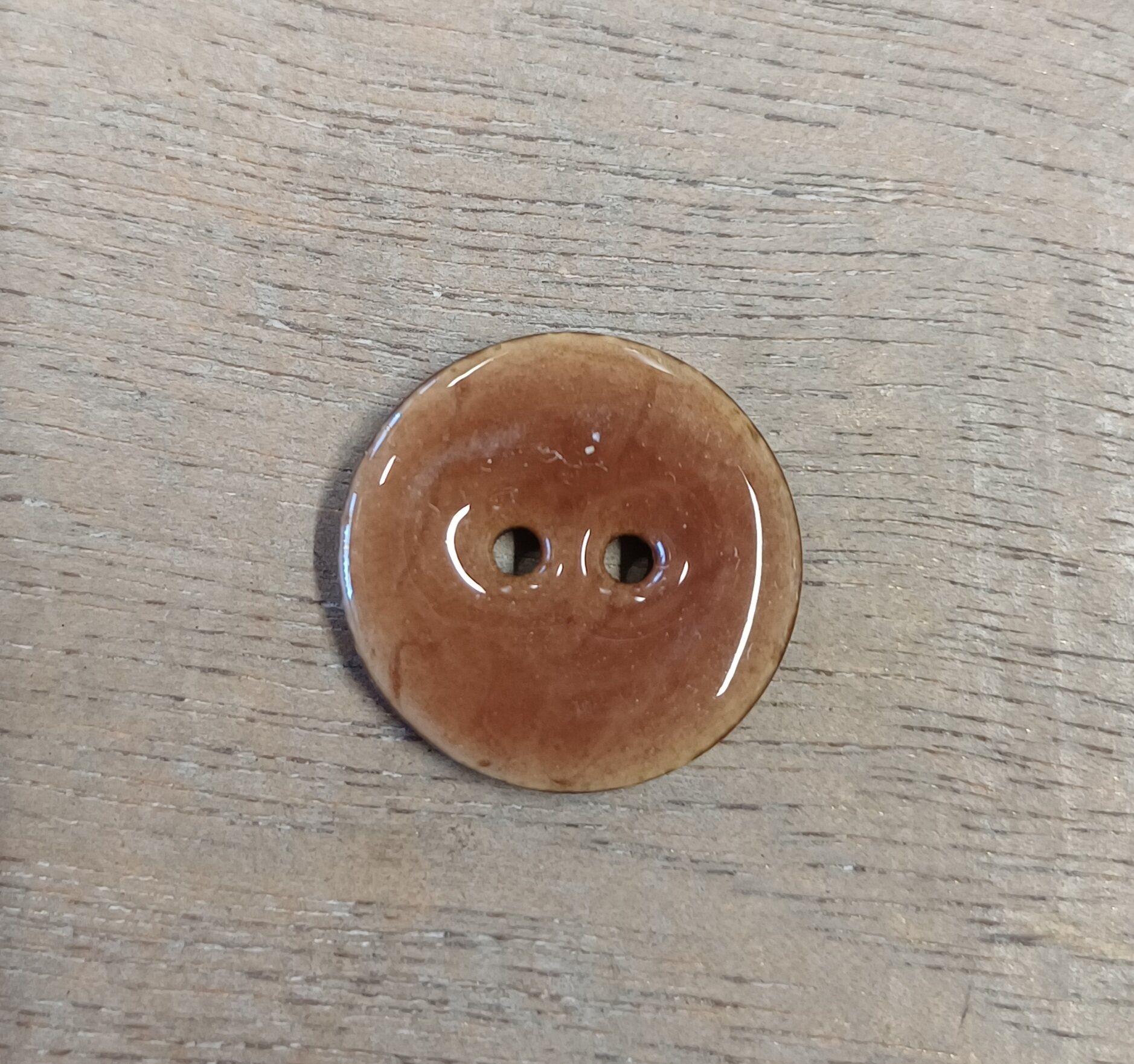Kiiltävä rustiikkinen nappi, 20 mm Brown
