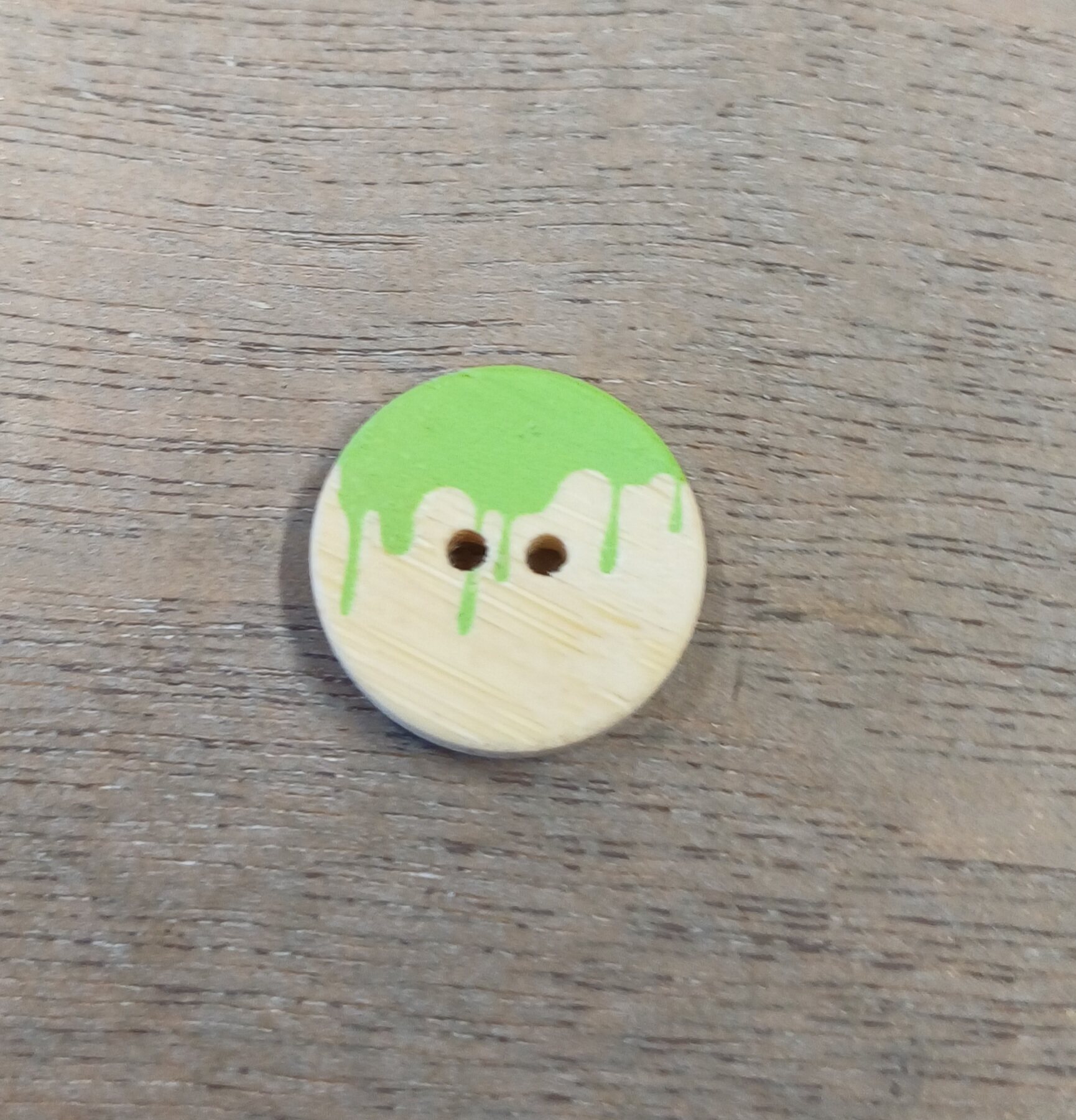 Puunappi, valuva maali Vihreä