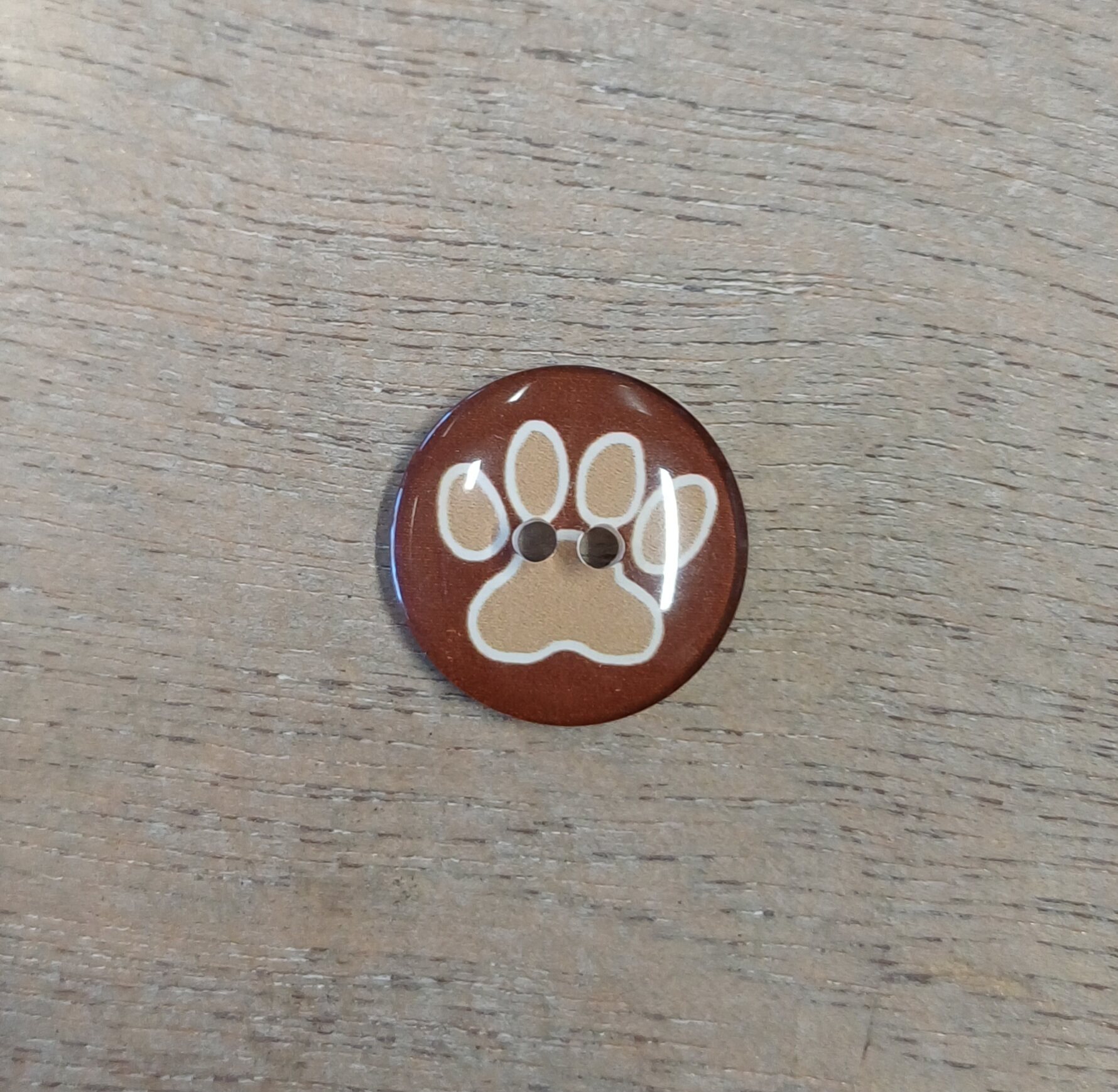 Tassukuvioiset napit, 18 mm Ruskea