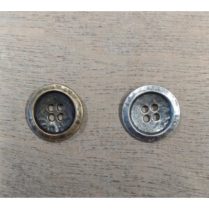 Taotun näköiset metallinapit