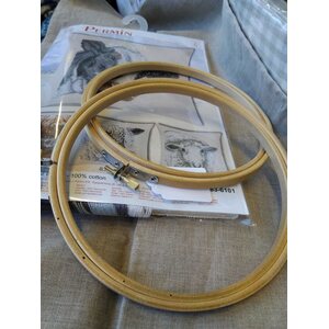 Puinen kirjontakehys 18cm